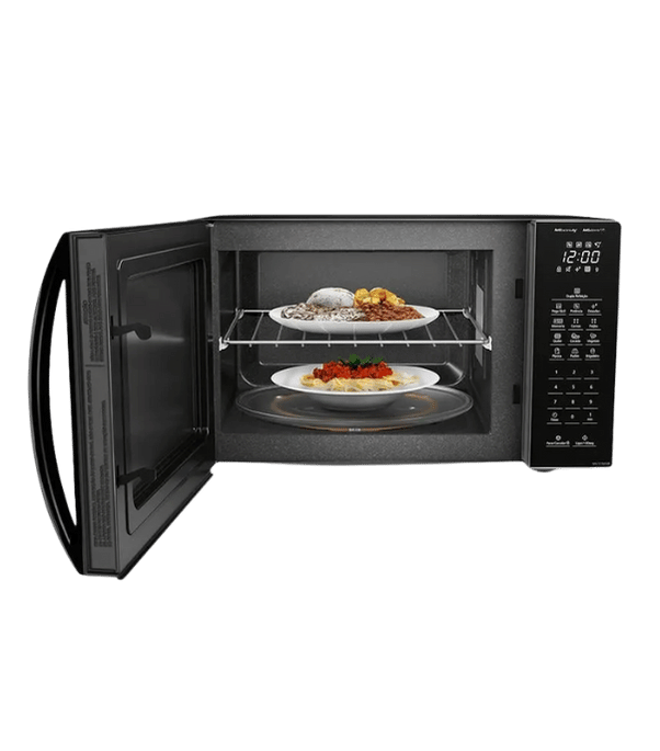 Microondas Panasonic 34L Aberto com comida - ST66N Microondas Panasonic 34L Aberto com comida Modelo ST66N