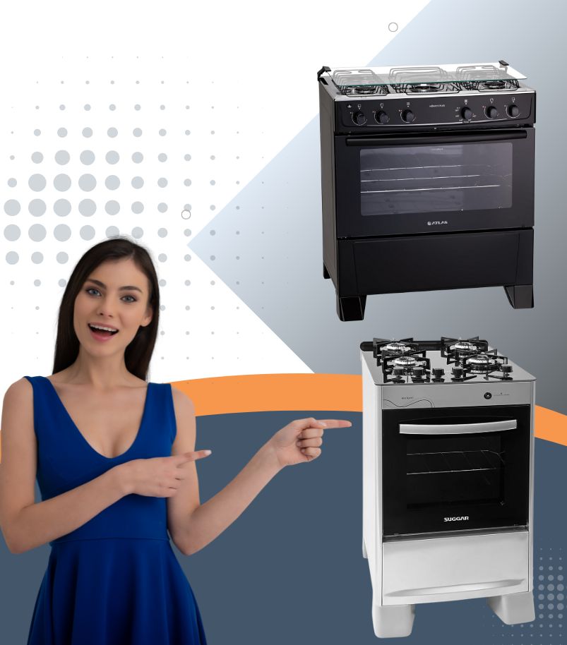 melhor-fogao-para-cada-tipo-de-pessoa Mulher indicando dois fogões de piso diferentes, um Atlas 5 bocas preto e um Suggar 4 bocas branco, em um comparativo de modelos.