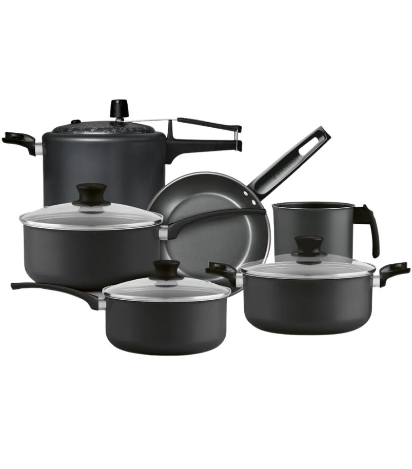 panelux-magnific-6pc Imagem de um Conjunto de Panelas Panelux Magnific 6 Peças na cor preta, em alumínio com revestimento antiaderente. O kit é completo, incluindo uma panela de pressão, caçarolas, uma frigideira e um canecão, todos em design uniforme e moderno.