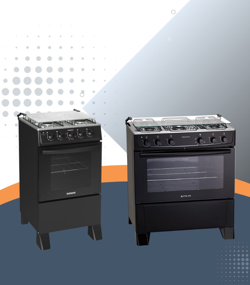 tipos-de-fogoes Comparativo entre tipos de fogões de piso: um modelo de 4 bocas (Itatiaia) e um modelo de 5 bocas (Atlas), ambos pretos, com mesas e tampas de vidro.