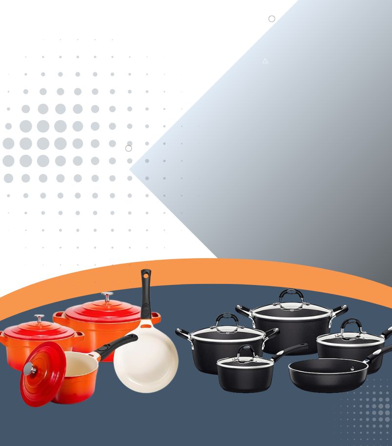 tipos-de-panelas Imagem de fundo promocional exibindo uma variedade de tipos de panelas. À esquerda, panelas e caçarolas de ferro fundido esmaltado nas cores laranja e vermelho. À direita, um conjunto de panelas e frigideiras de alumínio antiaderente na cor preta, ilustrando diferentes materiais e usos culinários.