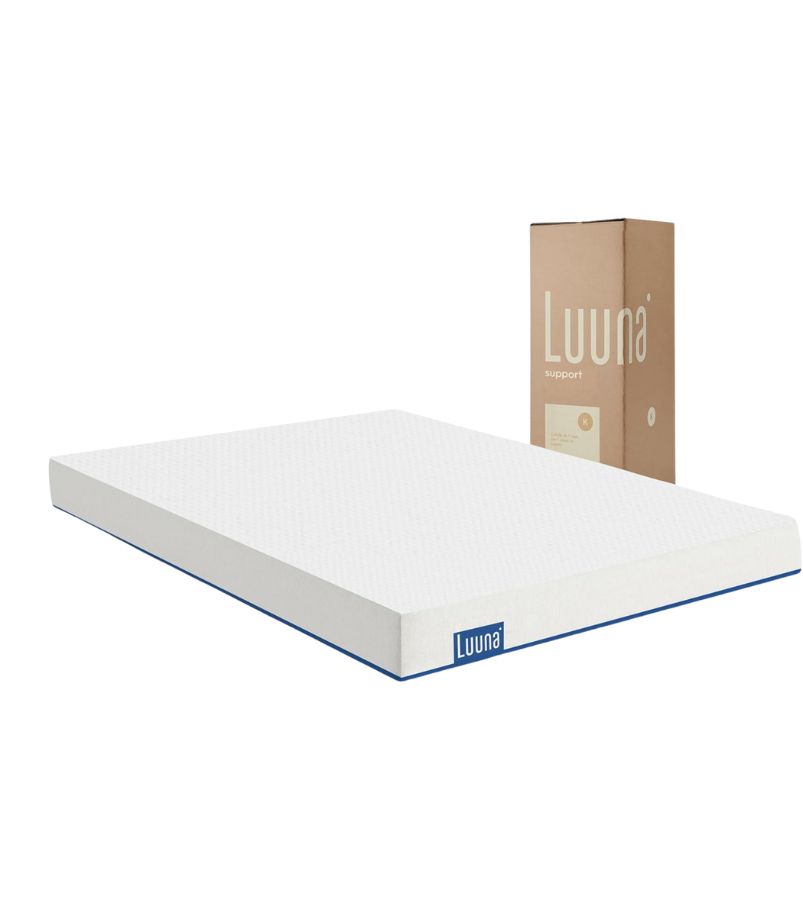 colchao-cama-Luna-Support Colchão Luuna Support branco e azul, de espuma, ao lado de sua caixa marrom, característico do conceito Bed in a Box.