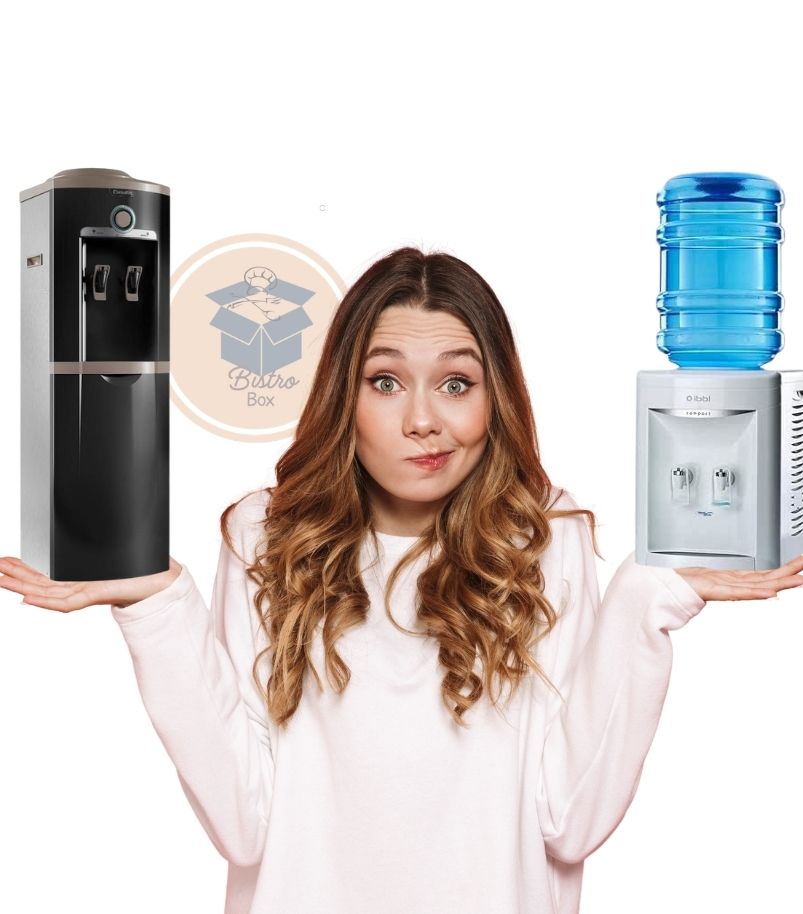 bebedouro-de-mesa-ou-de-coluna Mulher comparando bebedouro de coluna e bebedouro de mesa