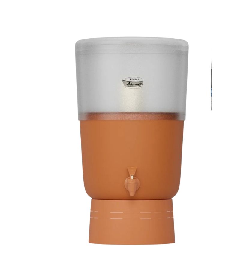 filtro-de-barro-advance-plus-4litros-stefani Filtro de barro Advance Plus com parte superior prateada e torneira frontal