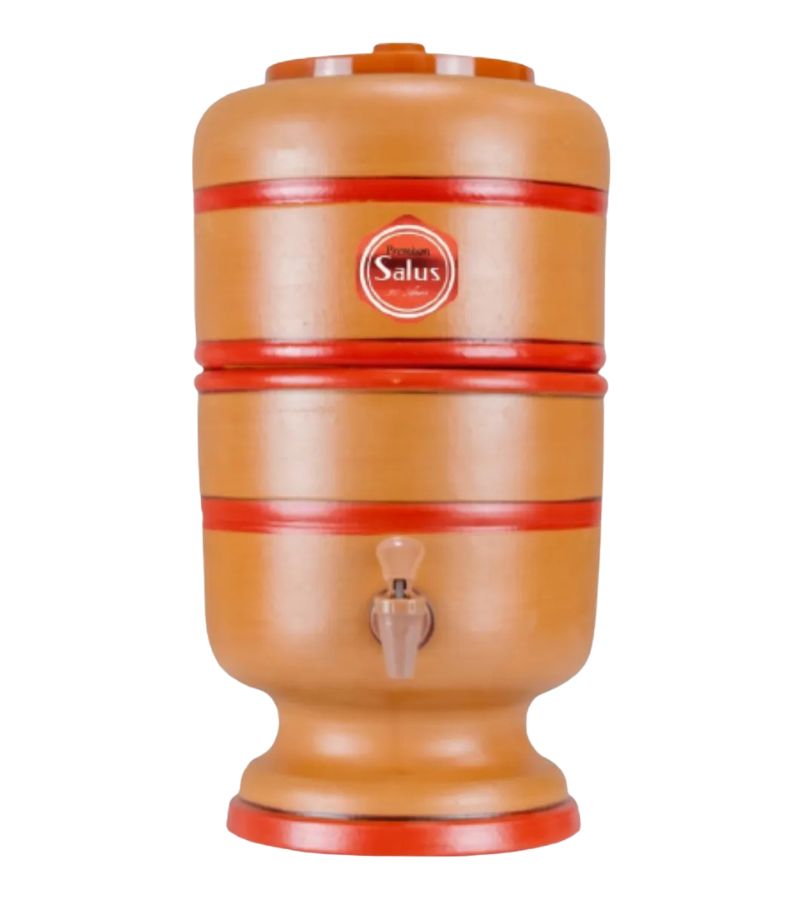 filtro-de-barro-salus-2Litros Filtro de barro Salus com faixas vermelhas e torneira frontal sobre fundo claro
