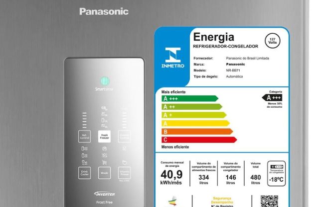 Etiqueta de eficiência energética mostrando que a geladeira Panasonic é boa em economia de energia