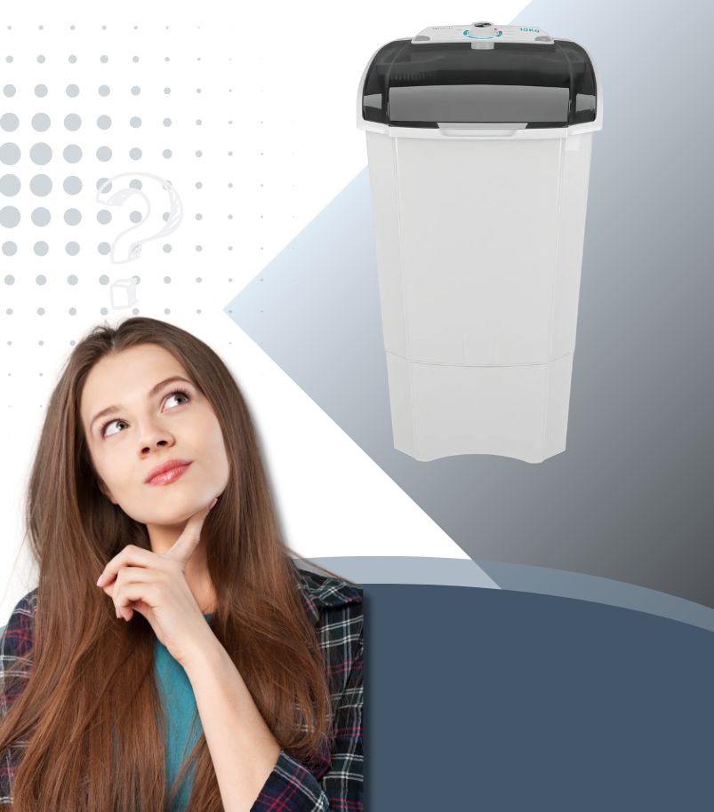 Mulher pensativa olhando para tanquinho de lavar roupas branco enquanto considera a escolha do equipamento